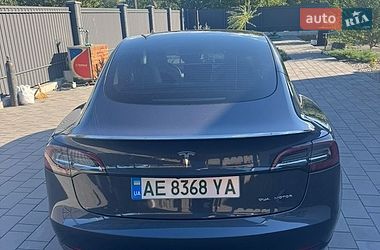 Седан Tesla Model 3 2023 в Кам'янському