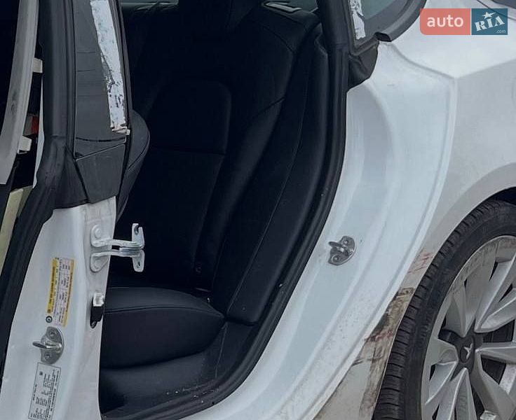 Седан Tesla Model 3 2021 в Кривом Роге