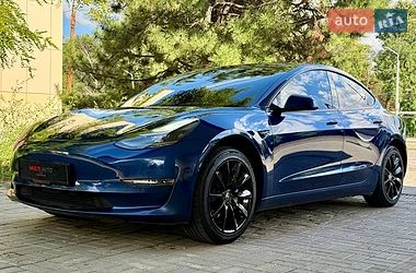 Tesla Model 3  2021