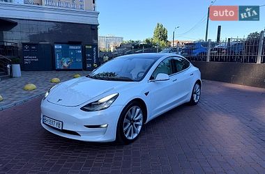 Tesla Model 3  2020