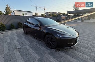 Tesla Model 3 2024