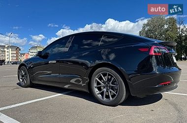Tesla Model 3  2021