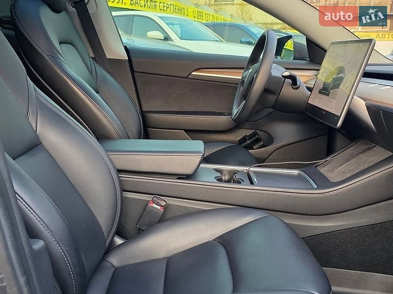 Седан Tesla Model 3 2022 в Львові