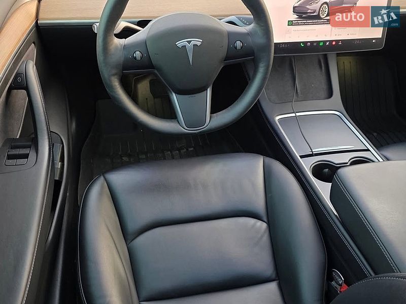 Седан Tesla Model 3 2022 в Львові