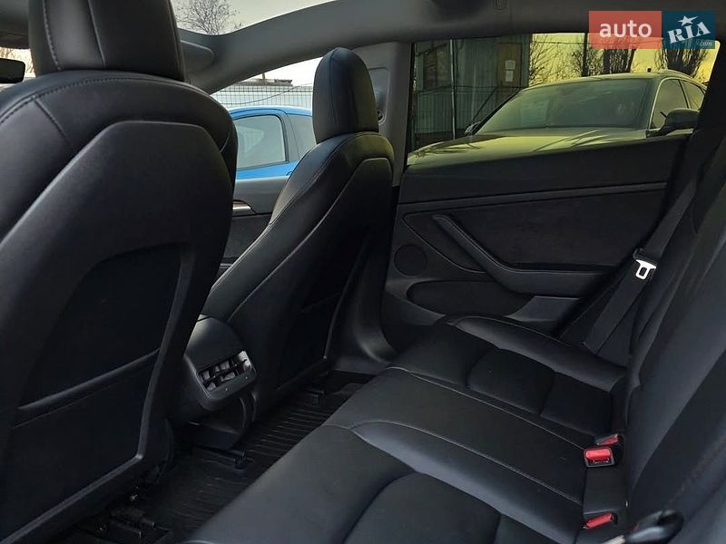 Седан Tesla Model 3 2022 в Львові