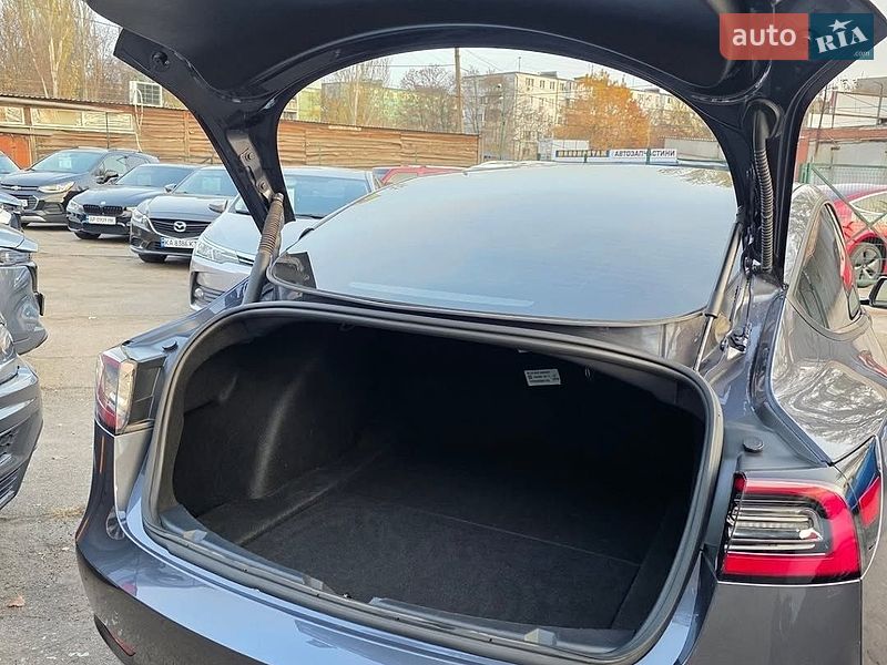 Седан Tesla Model 3 2022 в Львові