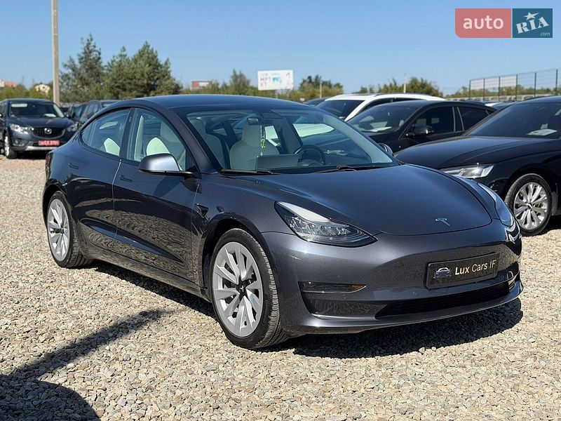 Tesla Model 3 2020
