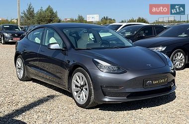 Tesla Model 3  2020