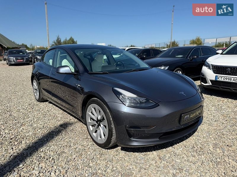 Седан Tesla Model 3 2020 в Івано-Франківську