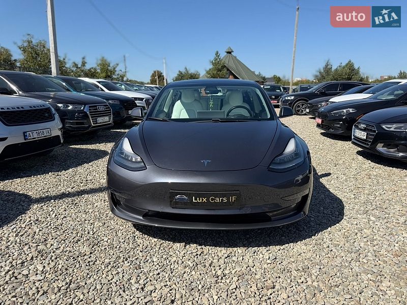 Седан Tesla Model 3 2020 в Івано-Франківську