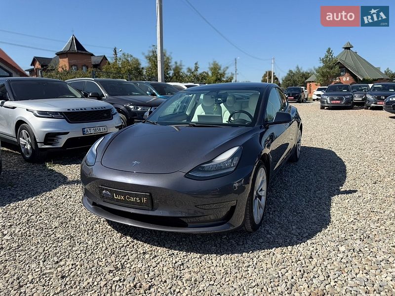 Седан Tesla Model 3 2020 в Івано-Франківську