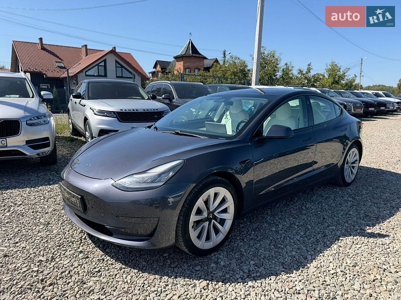 Седан Tesla Model 3 2020 в Івано-Франківську
