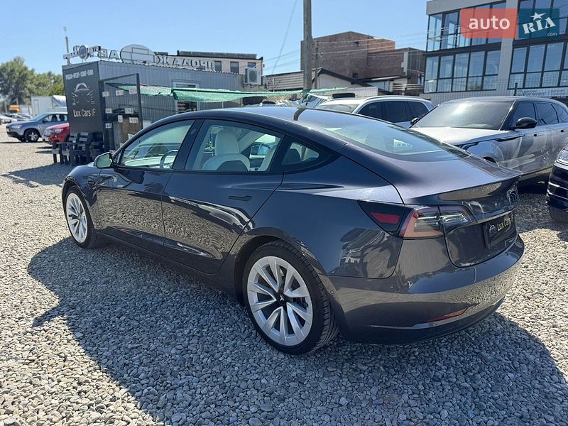 Седан Tesla Model 3 2020 в Івано-Франківську
