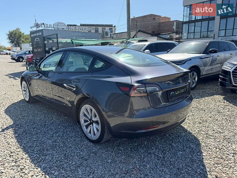 Седан Tesla Model 3 2020 в Івано-Франківську