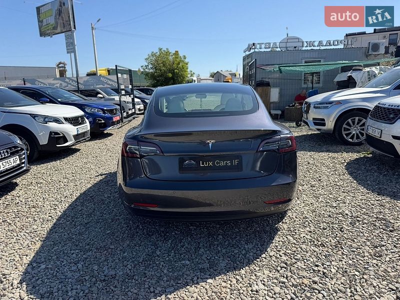 Седан Tesla Model 3 2020 в Івано-Франківську