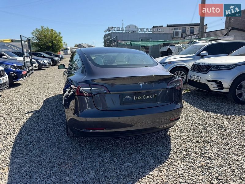 Седан Tesla Model 3 2020 в Івано-Франківську