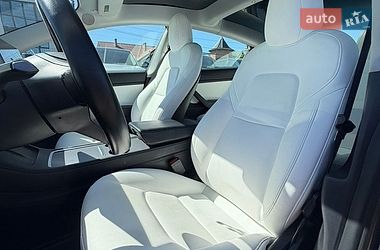 Седан Tesla Model 3 2020 в Івано-Франківську
