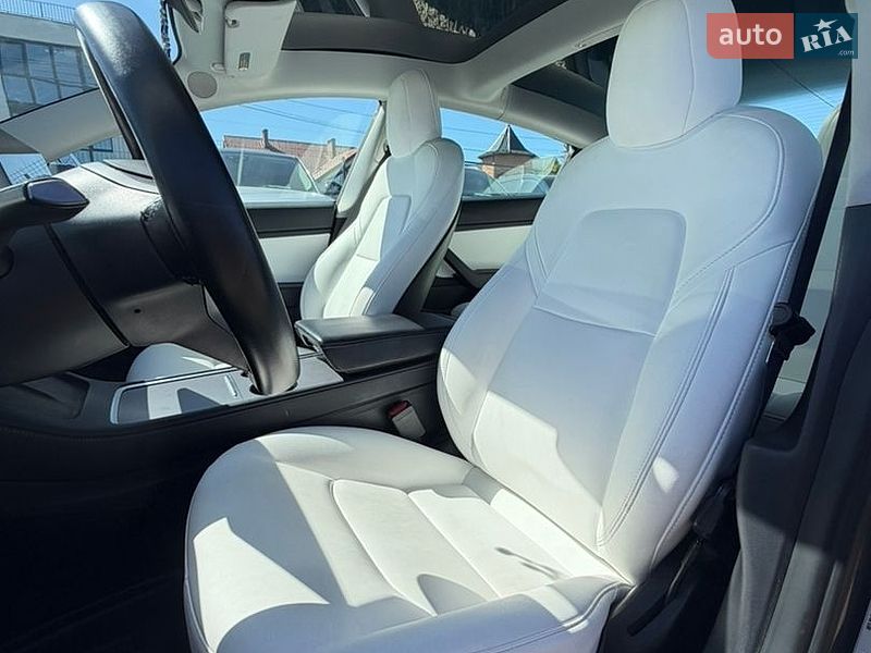 Седан Tesla Model 3 2020 в Івано-Франківську