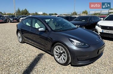 Седан Tesla Model 3 2020 в Івано-Франківську