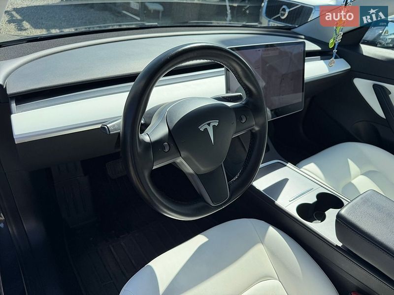 Седан Tesla Model 3 2020 в Івано-Франківську