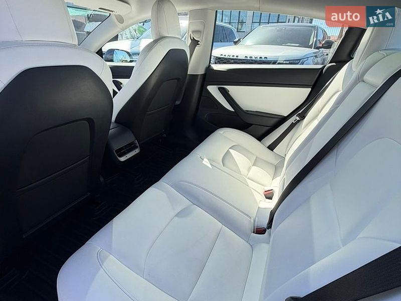 Седан Tesla Model 3 2020 в Івано-Франківську