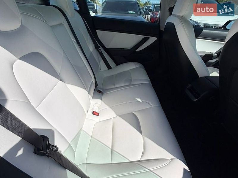 Седан Tesla Model 3 2020 в Івано-Франківську