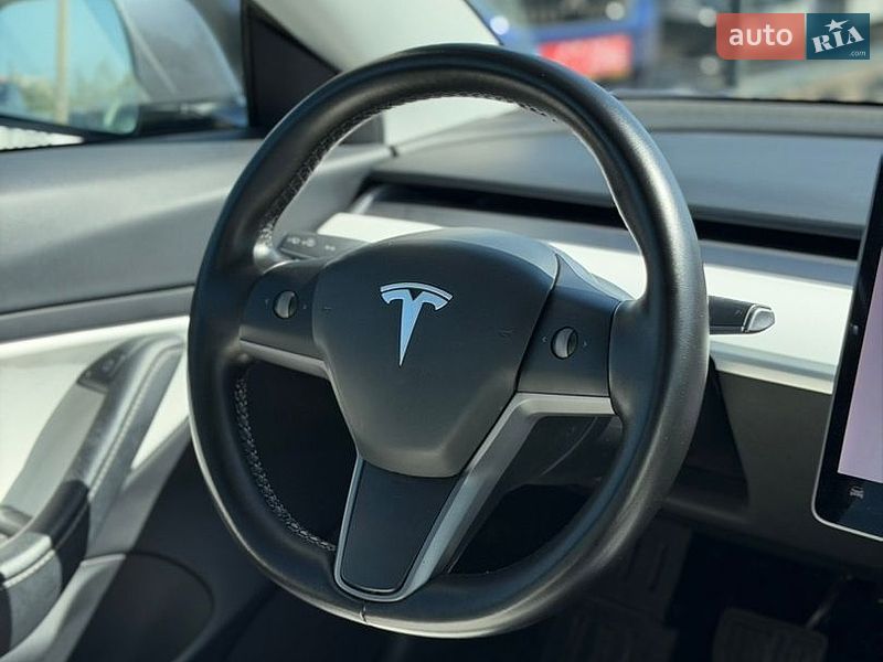 Седан Tesla Model 3 2020 в Івано-Франківську