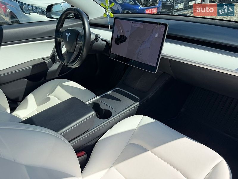 Седан Tesla Model 3 2020 в Івано-Франківську