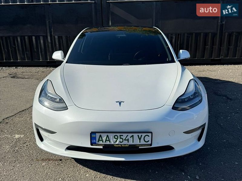 Седан Tesla Model 3 2019 в Києві