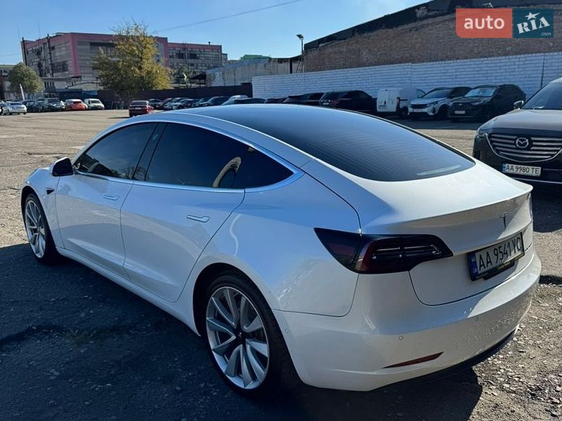 Седан Tesla Model 3 2019 в Києві