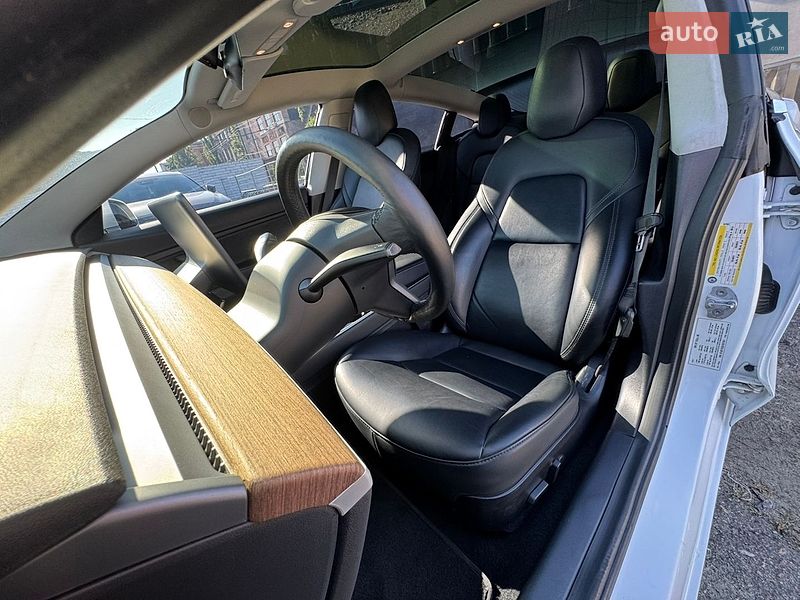 Седан Tesla Model 3 2019 в Києві