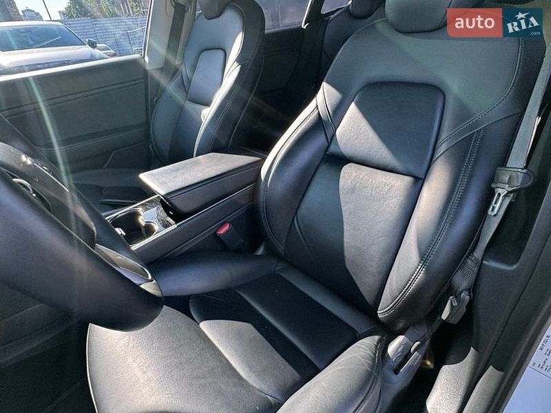 Седан Tesla Model 3 2019 в Києві