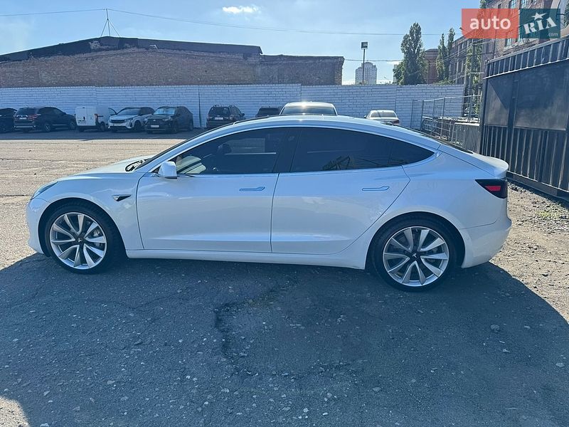 Седан Tesla Model 3 2019 в Києві