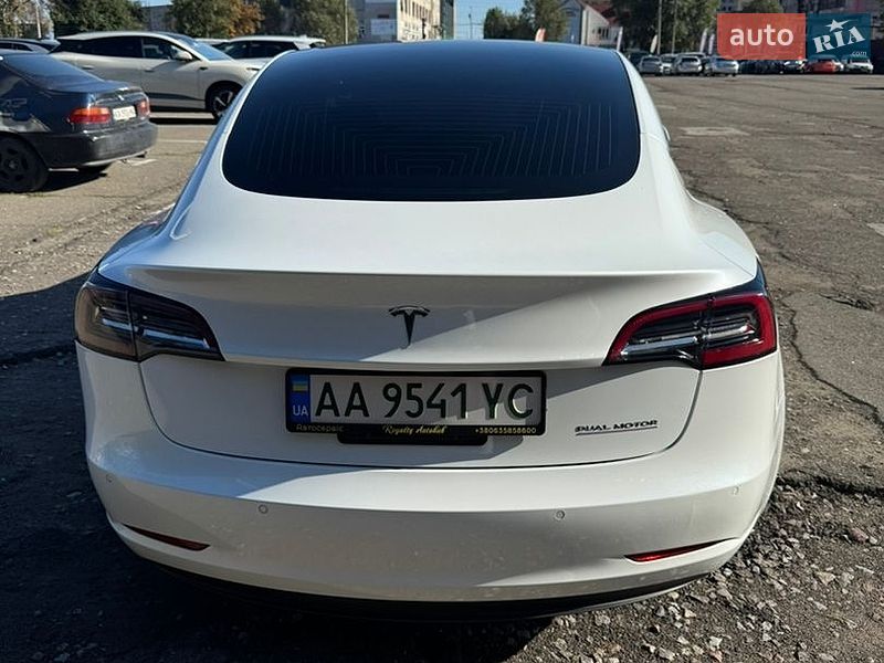 Седан Tesla Model 3 2019 в Києві