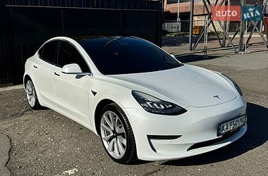 Tesla Model 3  2019