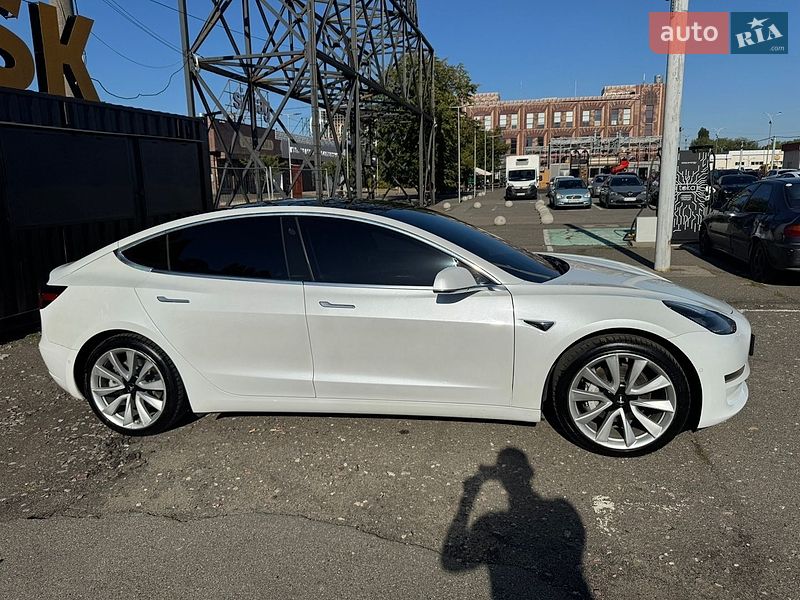 Седан Tesla Model 3 2019 в Києві