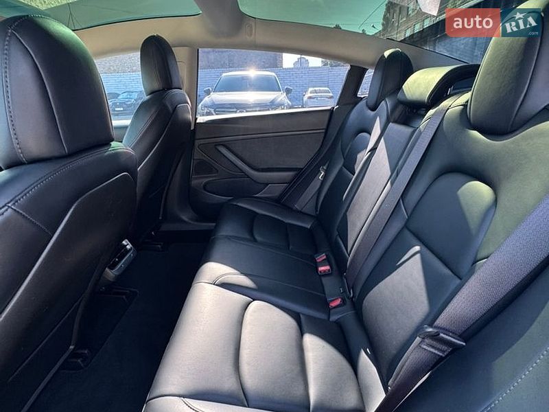 Седан Tesla Model 3 2019 в Києві