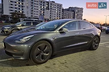 Tesla Model 3  2020