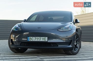 Tesla Model 3  2021