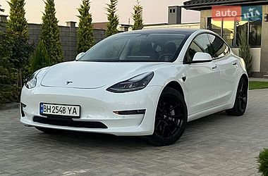 Tesla Model 3  2021