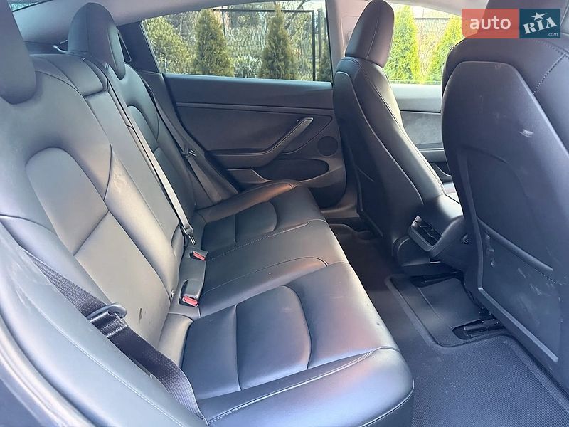 Седан Tesla Model 3 2023 в Тернополі