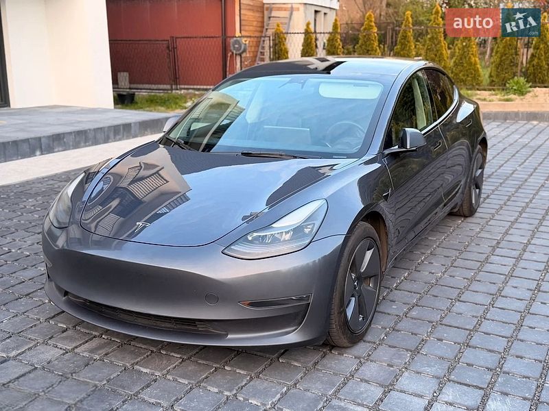 Седан Tesla Model 3 2023 в Тернополі