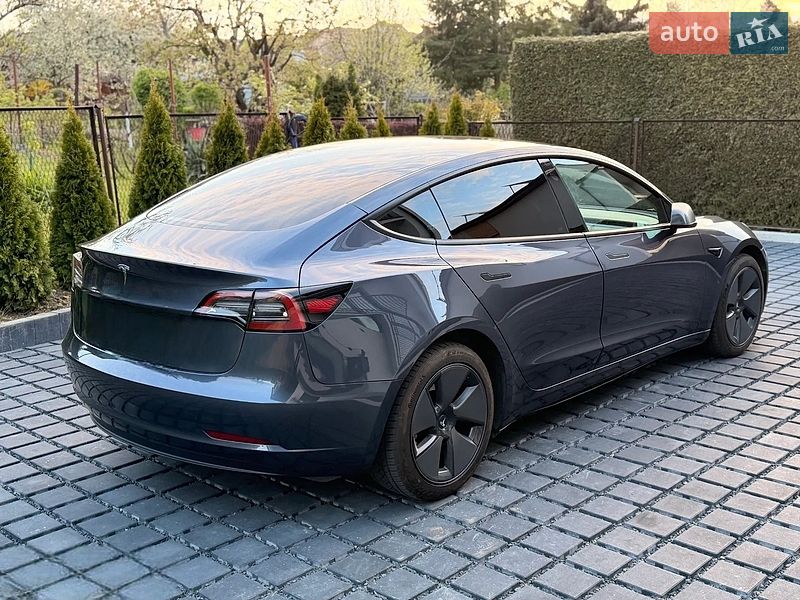 Седан Tesla Model 3 2023 в Тернополі