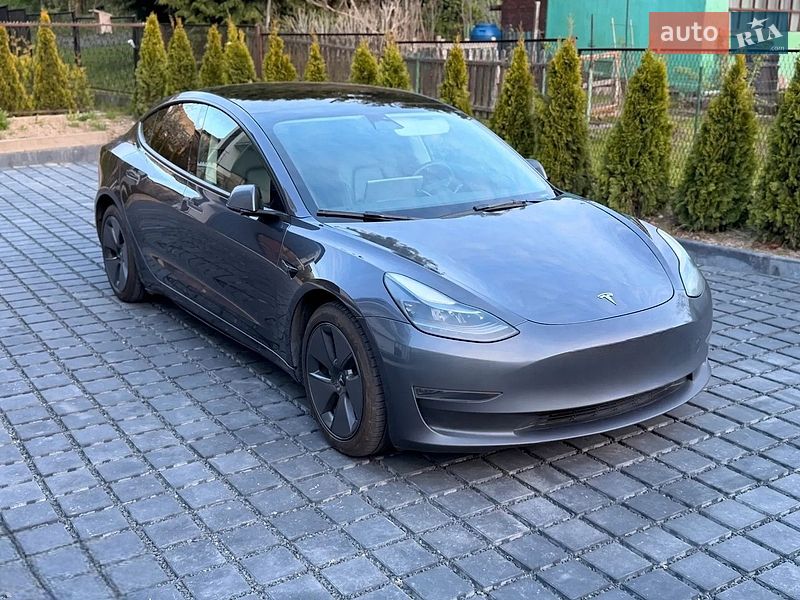 Седан Tesla Model 3 2023 в Тернополі