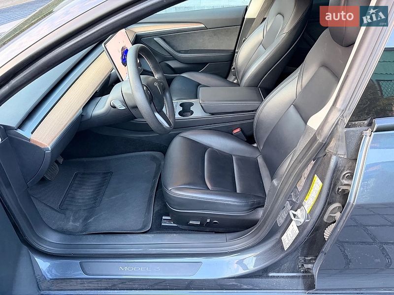 Седан Tesla Model 3 2023 в Тернополі