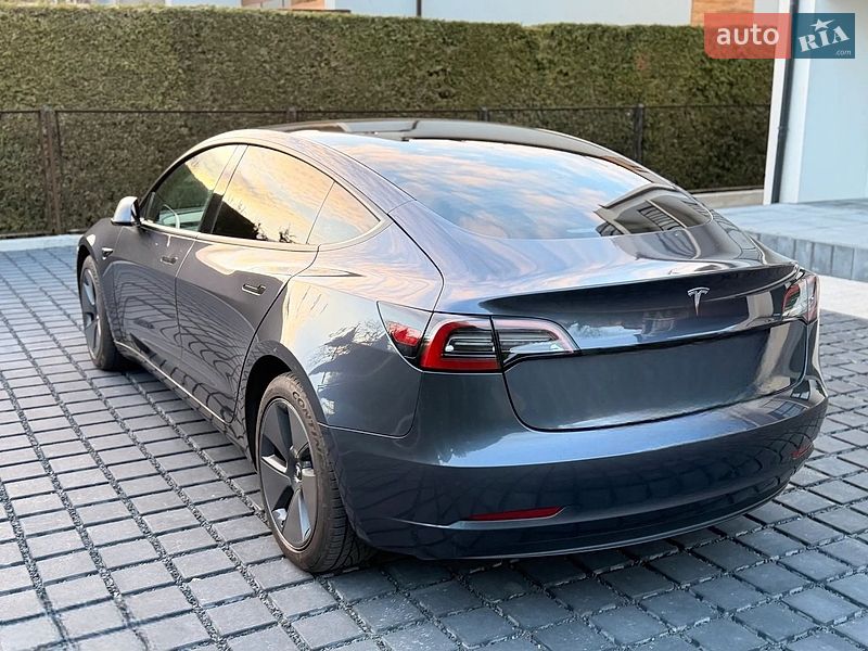 Седан Tesla Model 3 2023 в Тернополі