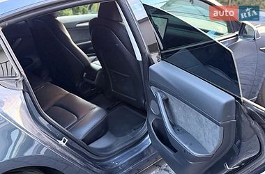 Седан Tesla Model 3 2023 в Тернополі