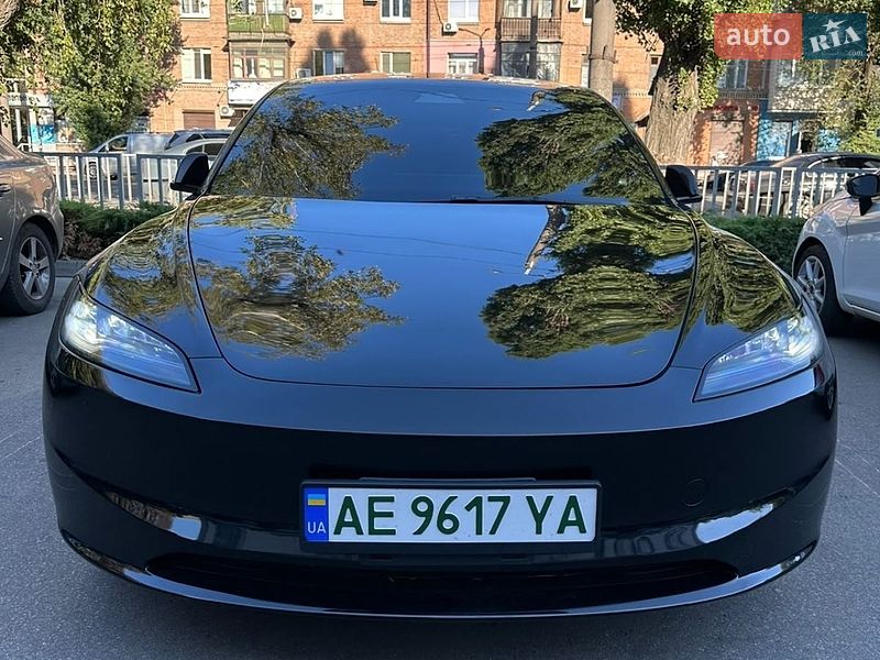 Tesla Model 3 2024