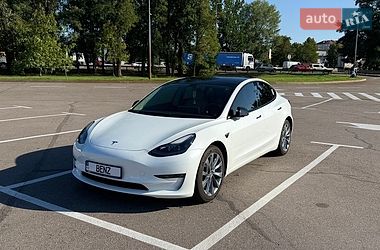 Tesla Model 3  2021
