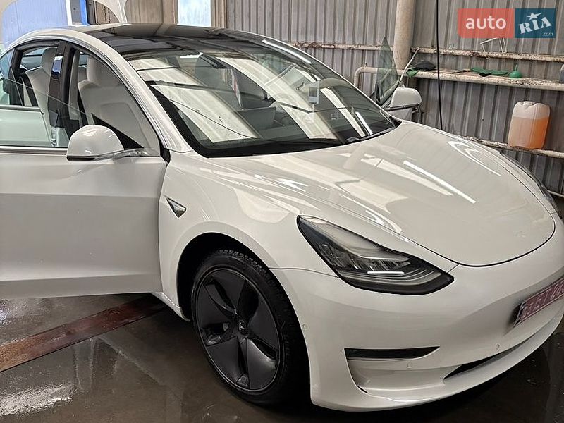 Tesla Model 3 2019